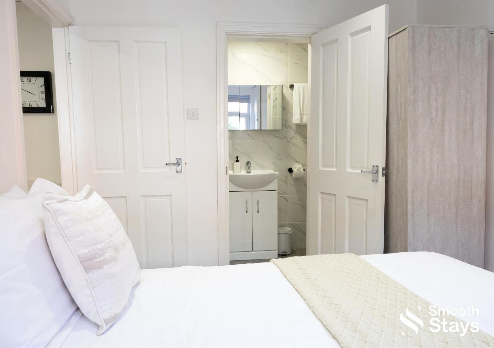 One Bedroom Apartment At Smooth Stays Short Lets & Serviced Accommodation Preston With Parking Near Train Station ภายนอก รูปภาพ